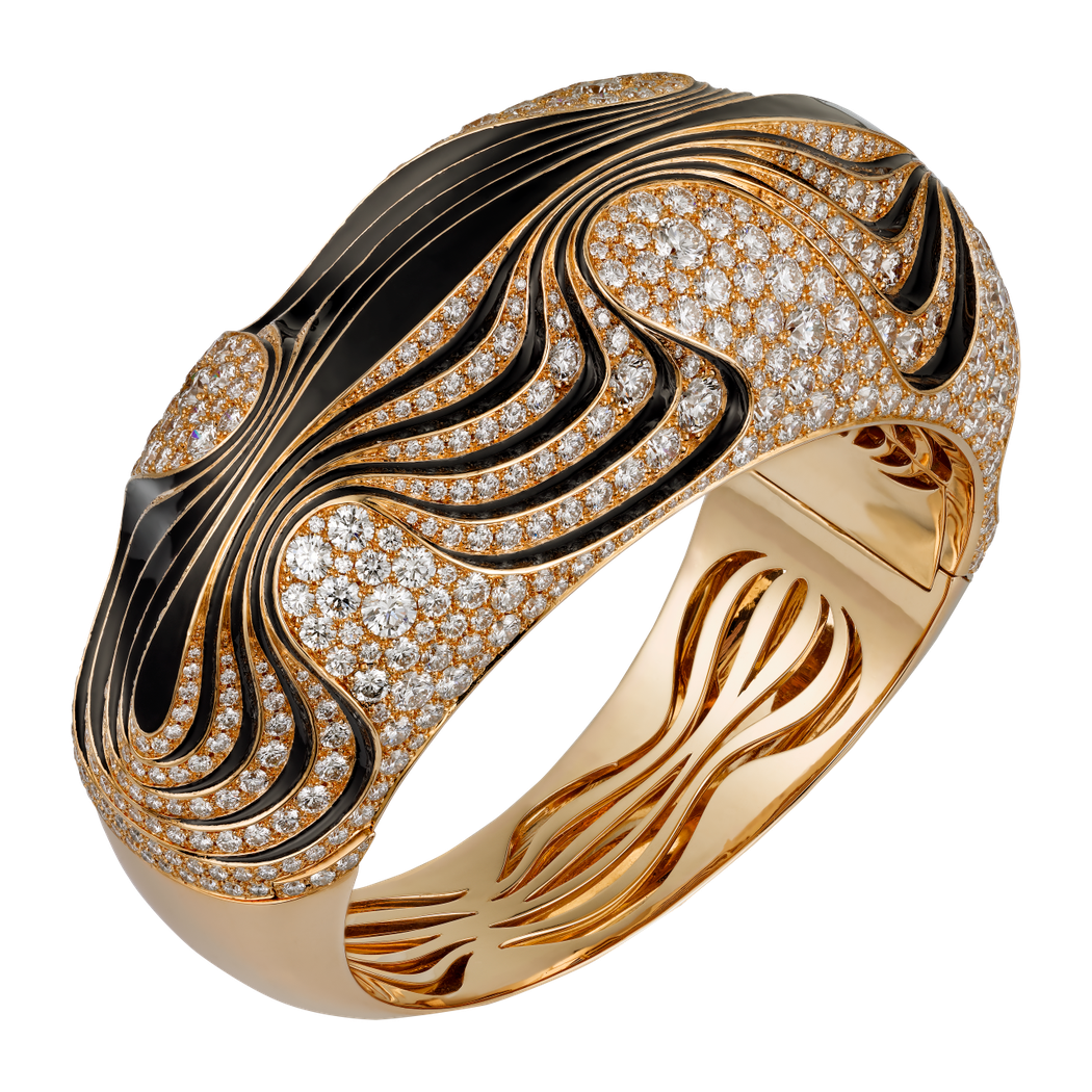Paris Nouvelle Vague手環以縞瑪瑙、鑽石拼鑲出自由的曲線，展現...