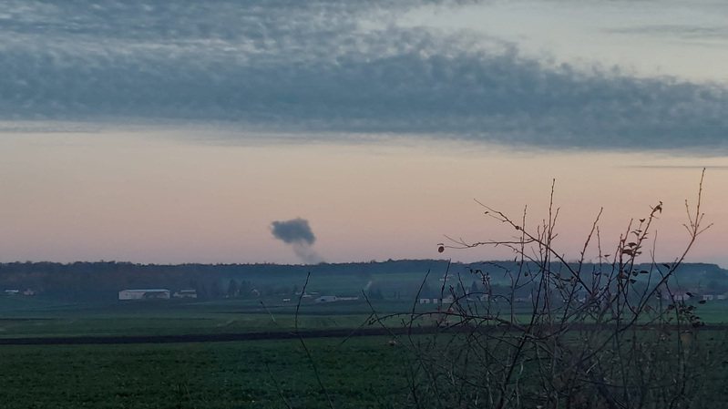 俄羅斯對烏克蘭發動大規模飛彈攻擊，傳出波蘭邊境村莊普熱沃多（Przewodow）的爆炸與俄國攻擊有關。 路透社
