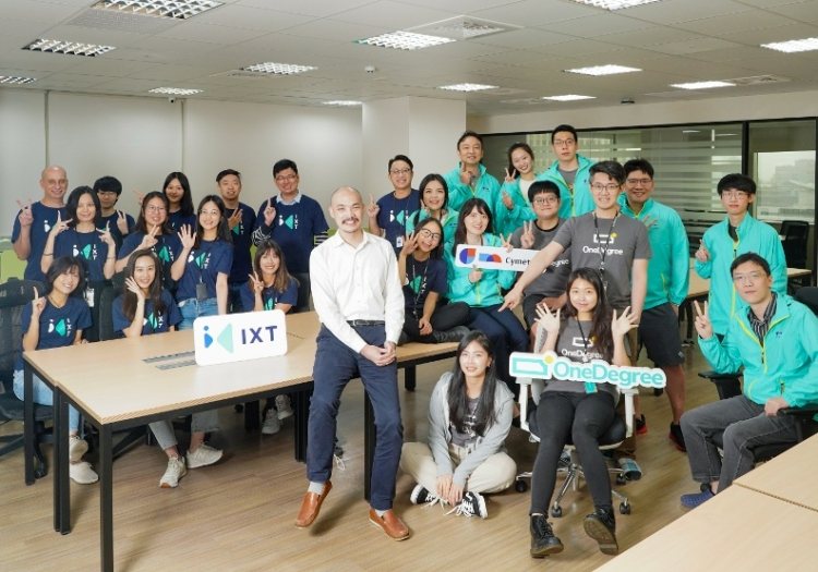 OneDegree今夏躋身為亞洲金融科技獨角獸，年輕熱血的團隊是推動企業前進的最大動力（圖中白衣者為OneDegree 共同創辦人梁德源）。賴永祥攝