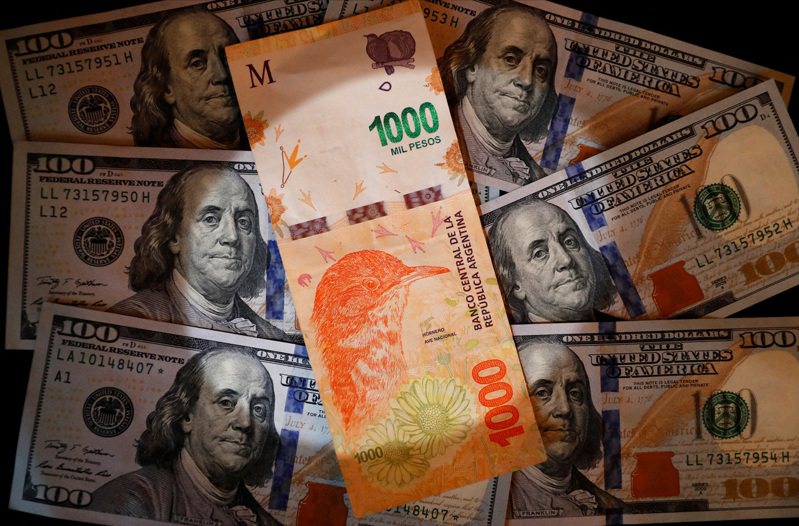 通膨高涨，阿根廷披索币值越来越薄。路透(photo:UDN)