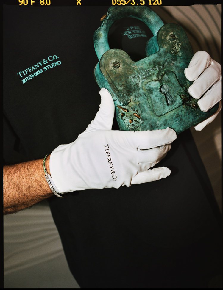 Tiffany & Co. x Arsham Studio青銅腐蝕雕塑掛鎖藝術品，限量99件。圖／Tiffany提供