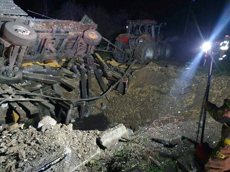 波蘭東部邊境靠近烏克蘭的村莊普熱沃多的穀物加工廠，十五日疑似遭飛彈攻擊爆炸，至少造成二死。（路透）