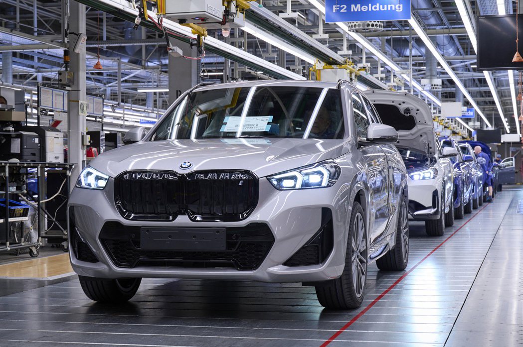 全新BMW iX1純電休旅日前已於德國Regensburg廠區正式投產。 摘自BMW