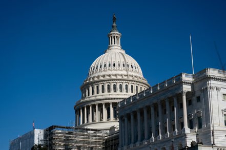 美國眾議院周三通過一項為期一周的權宜支出法案。 新華社
