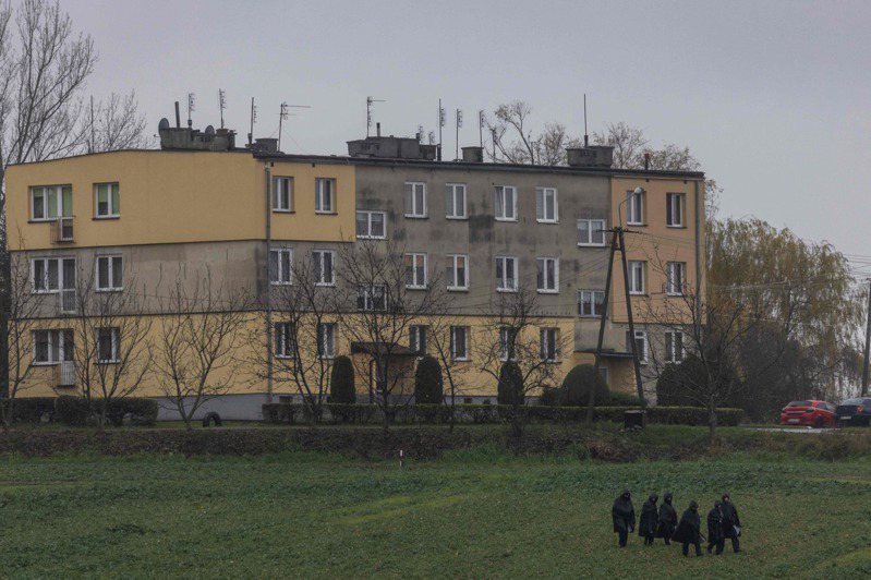 一枚飛彈昨天落入鄰近烏克蘭邊界的波蘭東部城鎮普熱沃多夫（Przewodow），引發爆炸。 法新社