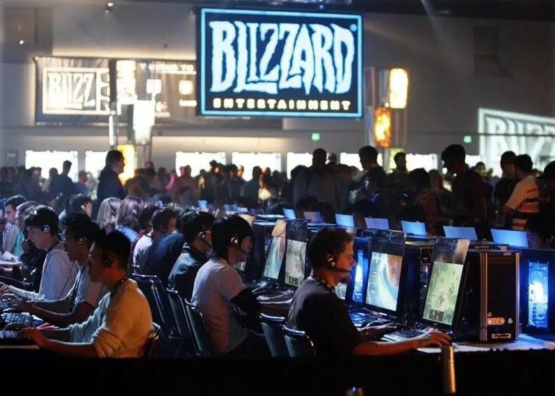 暴雪娛樂稱2023年1月合約到期後，不與網易續約，將暫停部分遊戲在陸服務。路透