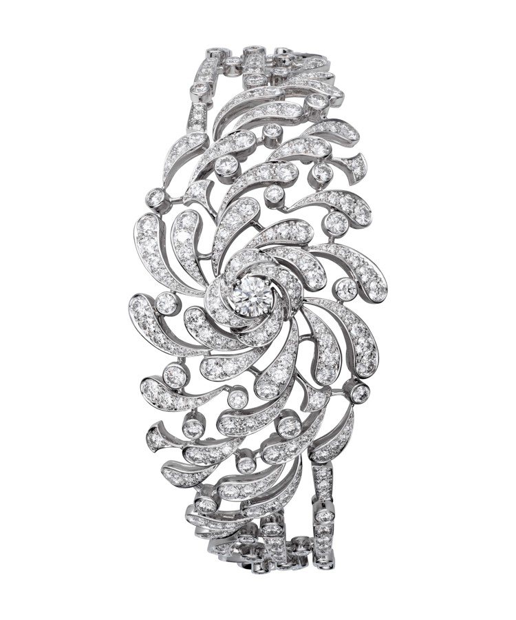 卡地亞頂級珠寶系列DALHIA花卉造型鑽石手環，鉑金鑲嵌鑽石，約438萬元。圖／...