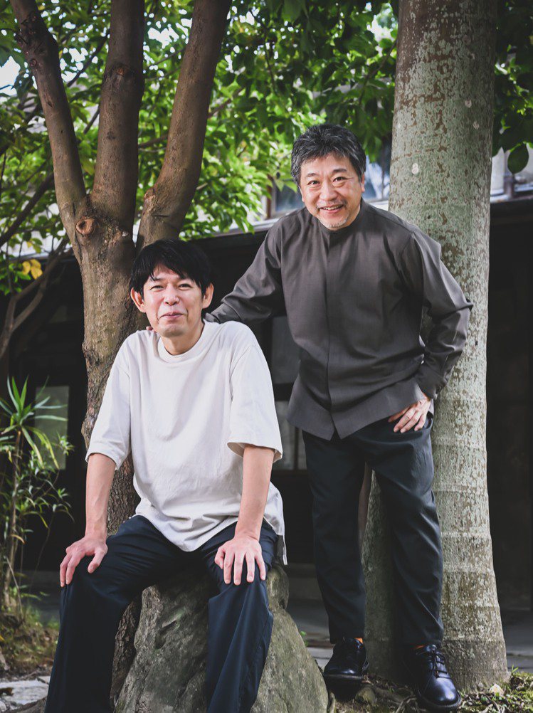 日本名導是枝裕和(右)以及坂元裕二來台參與金馬大師講堂。圖／金馬執委會提供