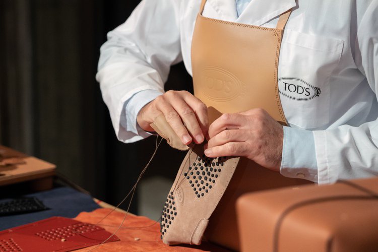 在日本義大利大使館內的活動，現場再帶來義大利工匠的技藝示範，展現經典「豆豆鞋」G...