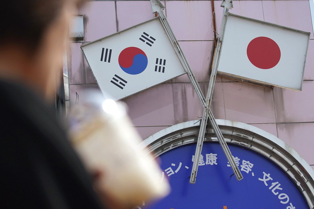 日圓今年持續重貶，已導致南韓與日本競爭的出口品在全球市場上流失競爭力。  美聯社