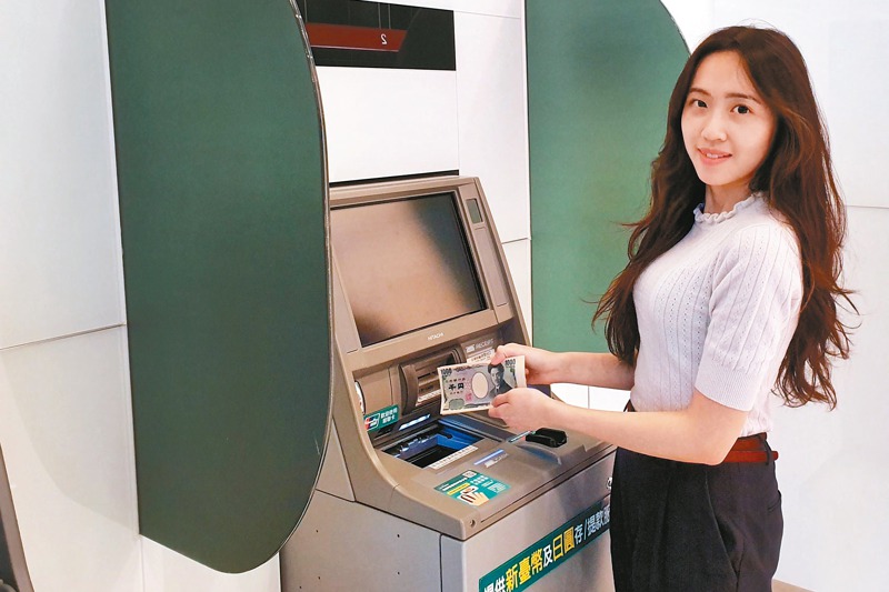 中信「外幣ATM」開放外幣現鈔雙向兌換，及金融卡的跨國跨行提、存款服務。圖／中信銀提供