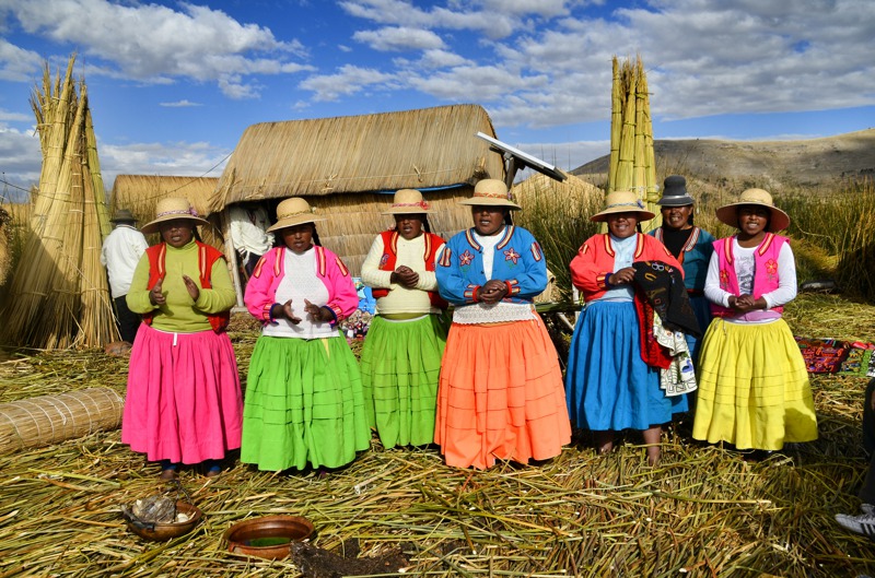 在印加老城區可充分感受秘魯人文風貌，居民服裝極具特色。圖／永嘉旅行社(大嘴鳥假期)提供