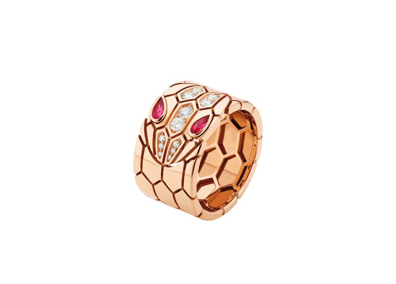 BVLGARI SERPENTI EYES ON ME系列紅碧璽與鑽石戒指，約19萬8,500元。圖／寶格麗提供