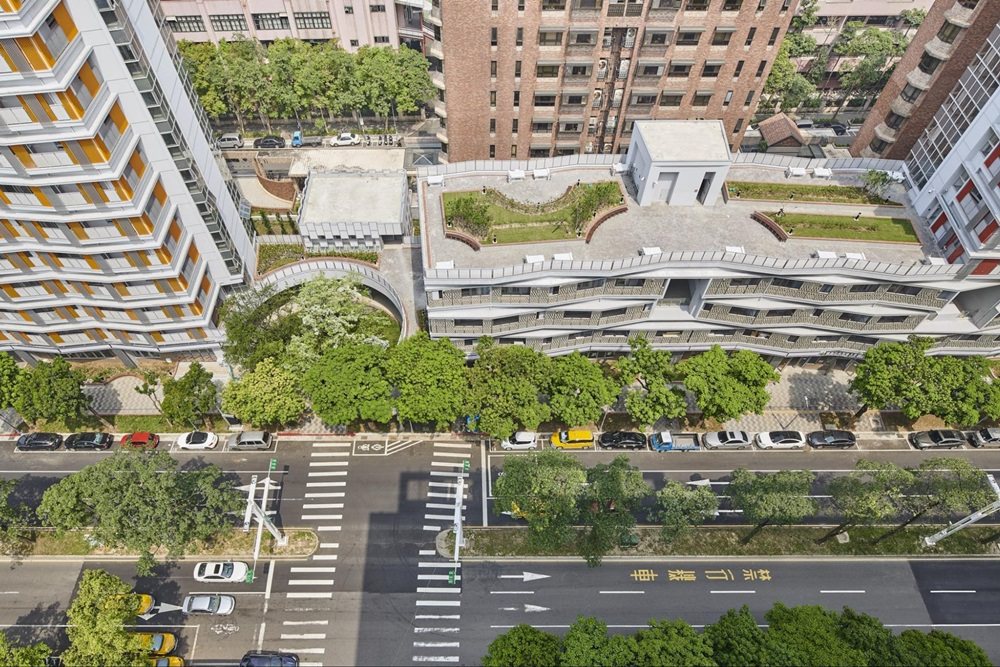 九典聯合建築事務所提供在台北展開的松山社宅，也期待創造出低碳永續模式。圖／九典聯...