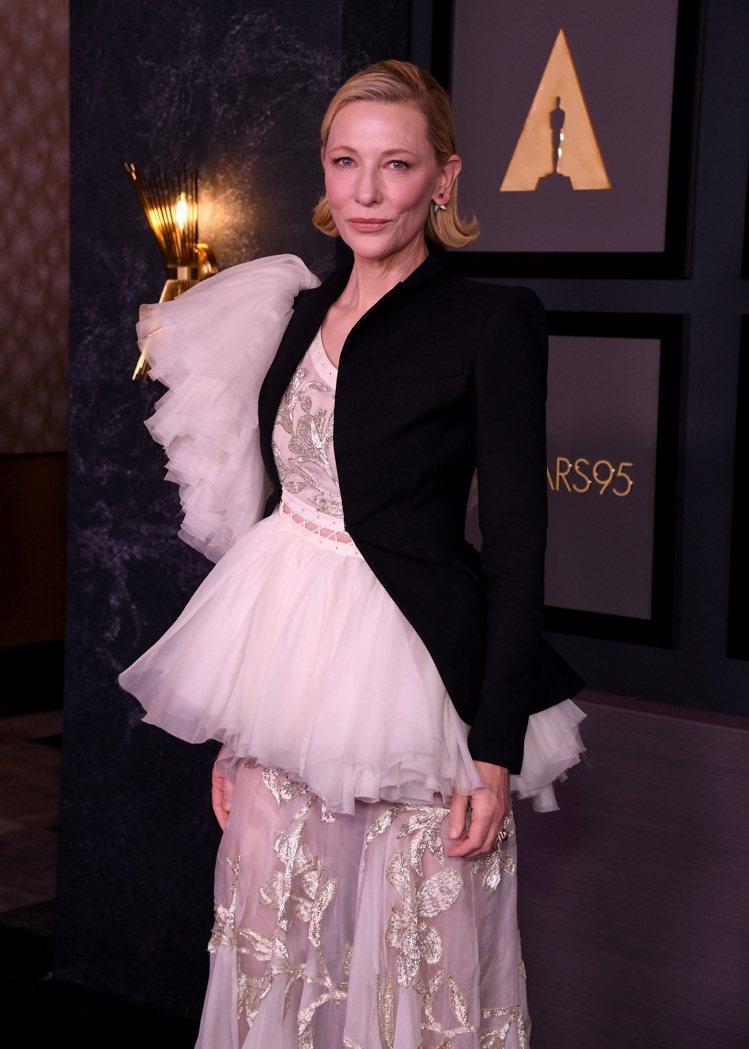 Cate Blanchett配戴路易威登高級珠寶出席學院主席獎晚宴。圖／路易威登...