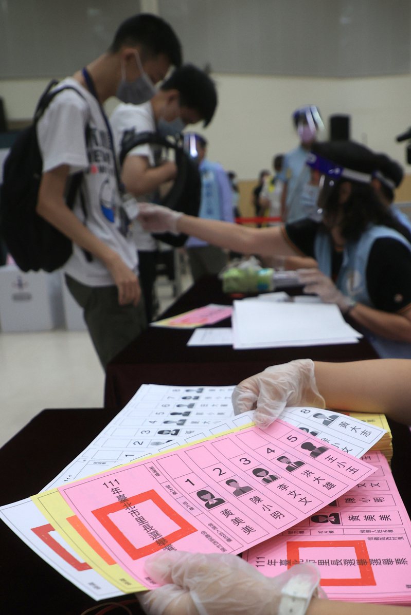 台北市選委會公告111年北市地方公職人員選舉人數。記者蘇健忠／攝影