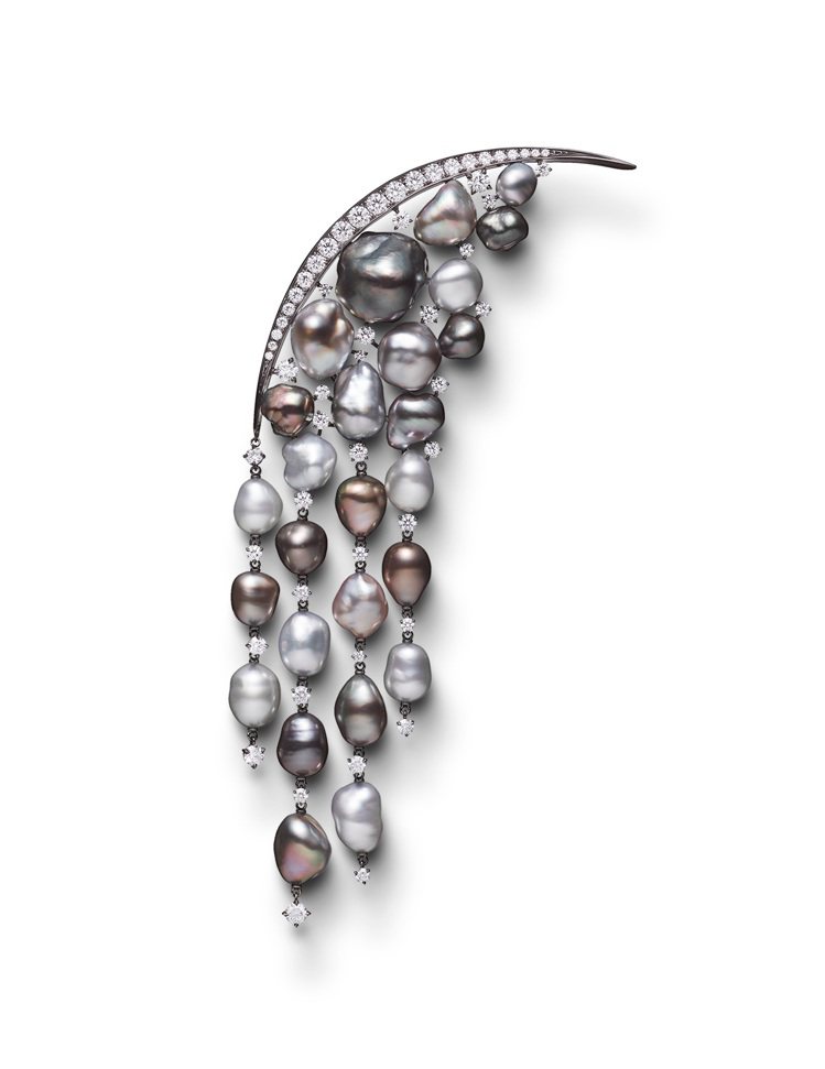 MIKIMOTO頂級珠寶系列巴洛克黑珍珠鑽石胸針，約125萬元。圖／ MIKIM...