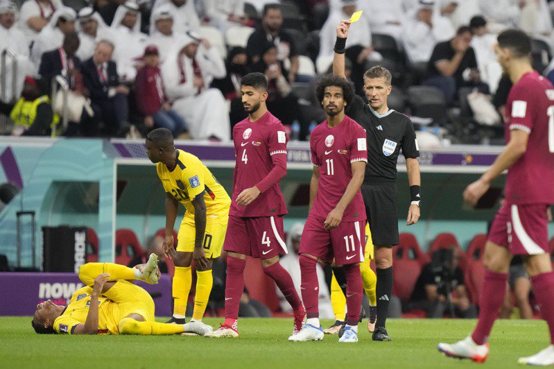 2022世足賽開幕戰，厄瓜多代表隊一鳴驚人，以2比0擊敗地主卡達。美聯社