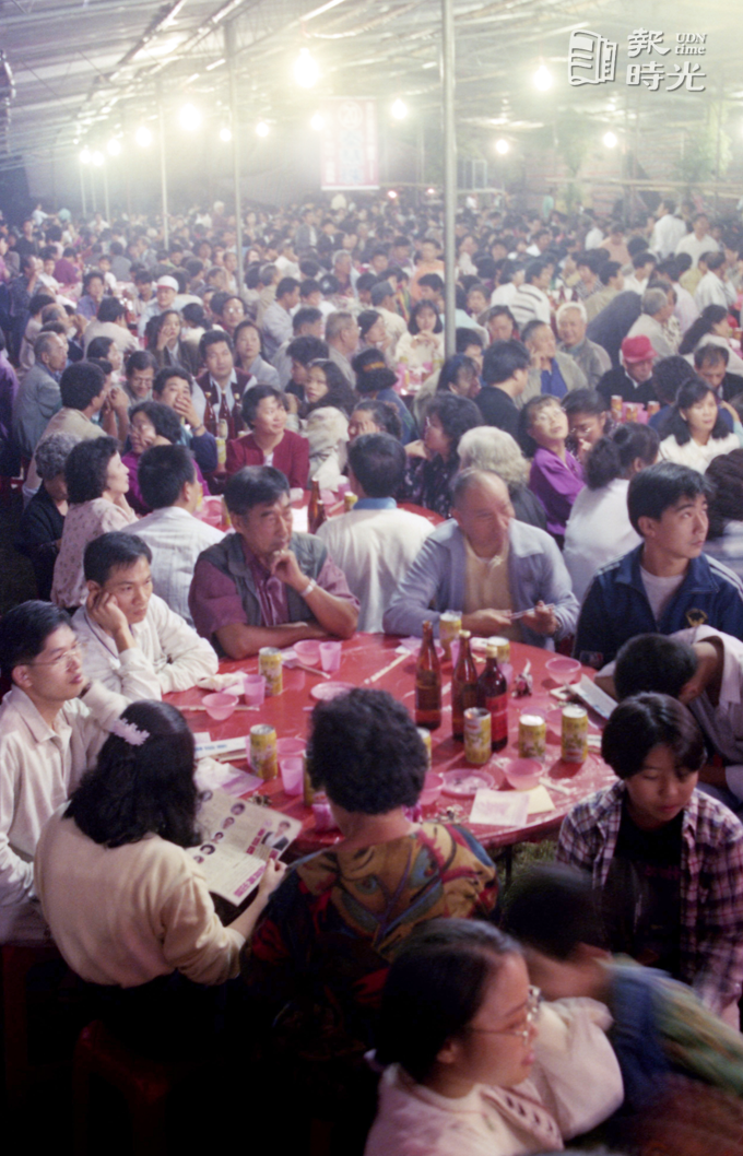 松山、信義區市議員選舉前，舉辦募款餐會以凝聚人氣。圖＼聯合報系資料照（1994/11/19　 章家源攝影）
