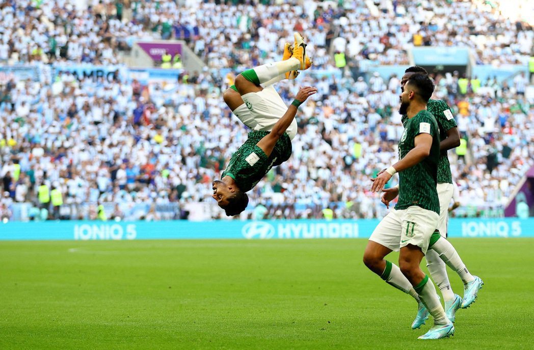 沙烏地阿拉伯22日在卡達世界盃小組賽首戰以2比1爆冷擊敗梅西所領軍的阿根廷。路透