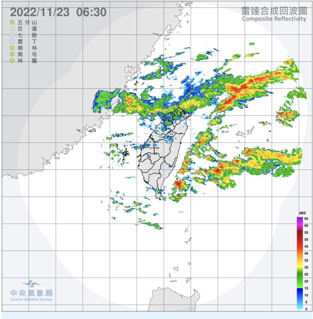 今天台灣上空已佈滿雲層，台灣海峽北部較強回波接近中；局部他區零星飄雨。圖/氣象局...