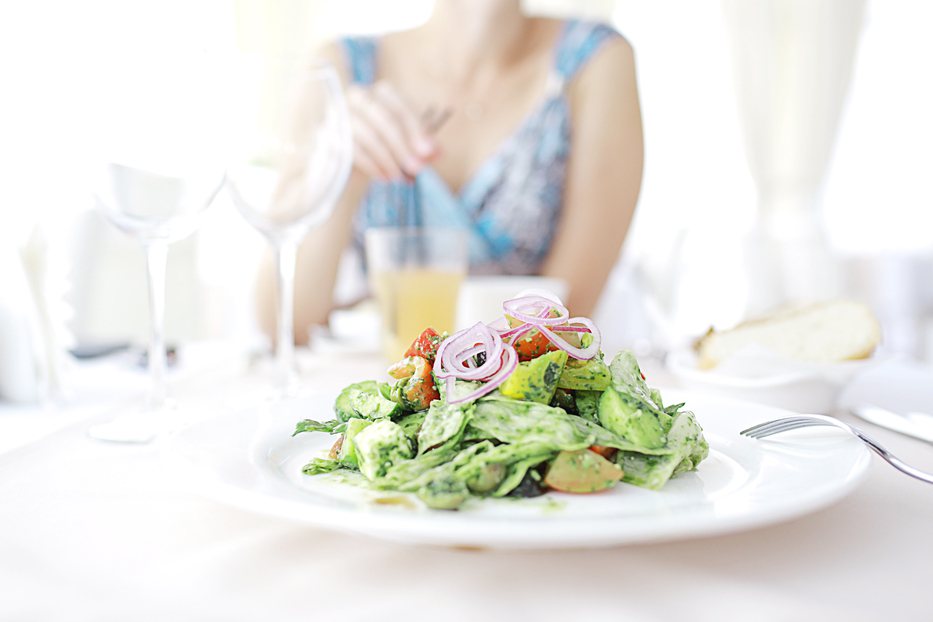 一項研究指出，實施間歇性斷食者如每日僅吃一餐會比吃三餐者死亡率還高。示意圖／ingimage
