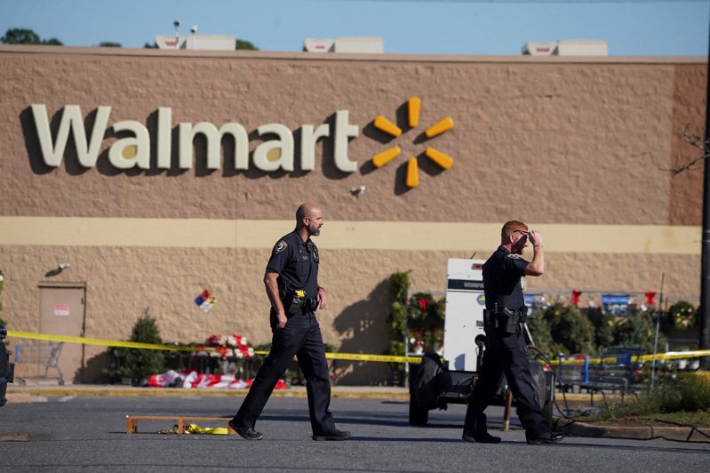 維州奇薩皮克市沃爾瑪超市22日晚發生開槍濫殺案，按統計已是今年美國零售超商第36起大規模槍擊案。路透社