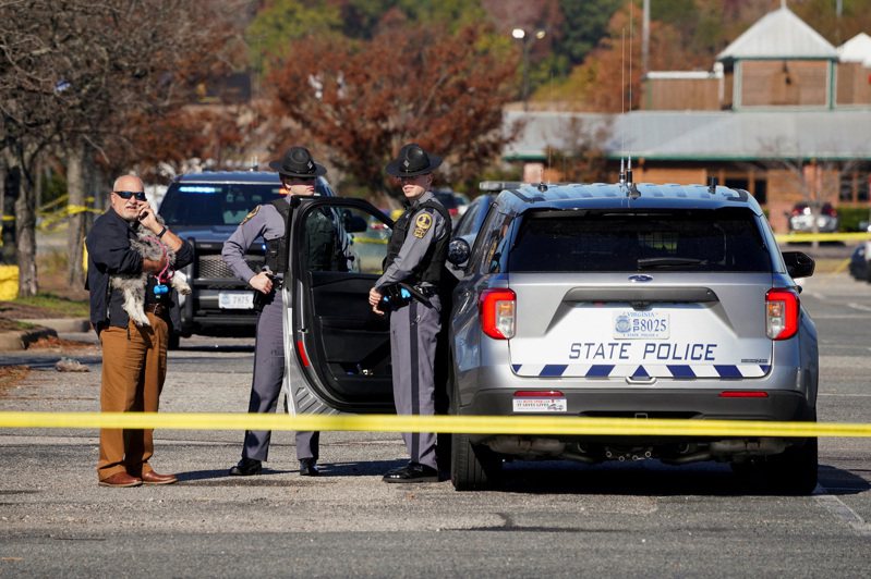 美國維吉尼亞州一間沃爾瑪賣場發生槍擊案，造成6人死亡，槍手隨後飲彈自盡。路透