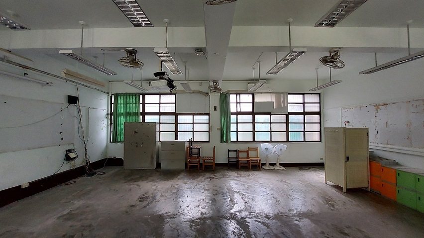 改造前的老舊閒置教室。