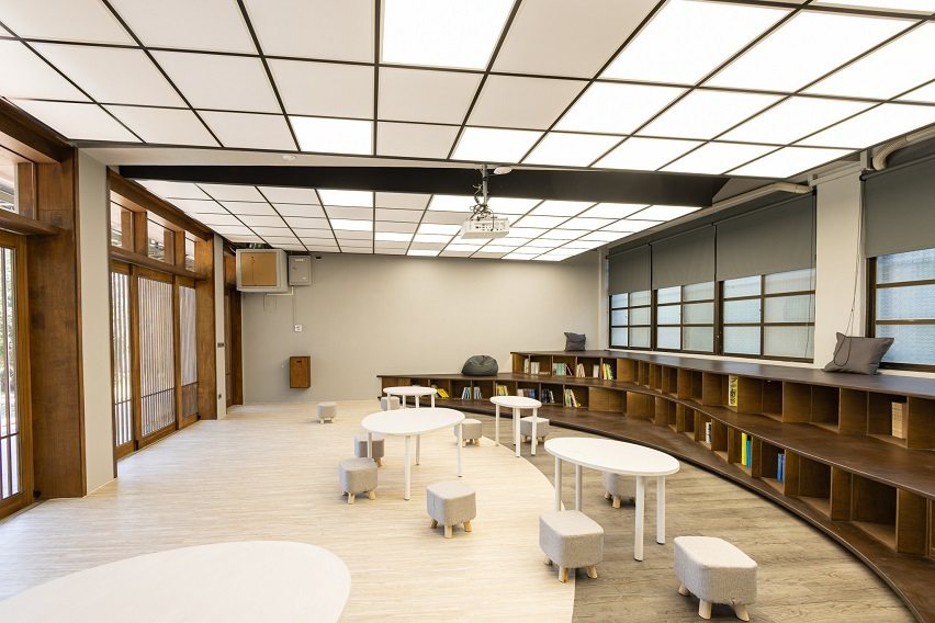 改造後成為圖書室與閱覽中心。