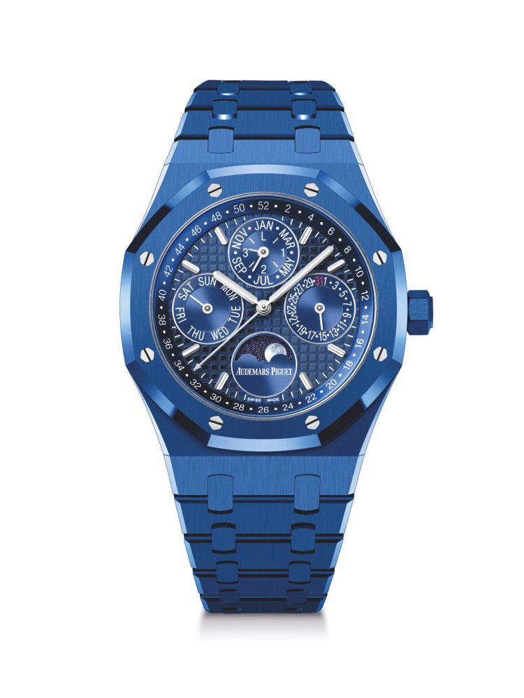 Royal Oak皇家橡樹電光藍陶瓷腕表，41毫米、全陶瓷電光藍色表殼與表帶、5134自動上鍊機芯，129萬瑞士法郎折合台幣約424萬元。圖／Audemars Piguet提供