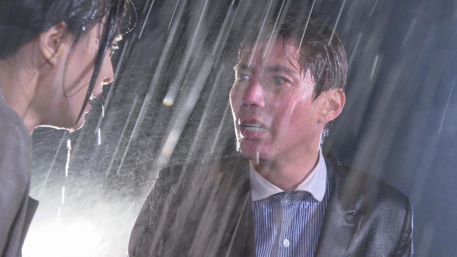王凱「市井豪門」雨中開車撞到人，角色開始徹底黑化。圖／民視提供