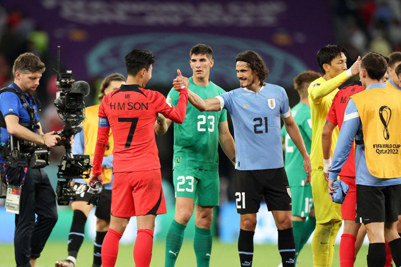 台灣運彩公布南韓對烏拉圭一役銷售1.48億元，為第一輪分組賽單場銷售最高。 新華社