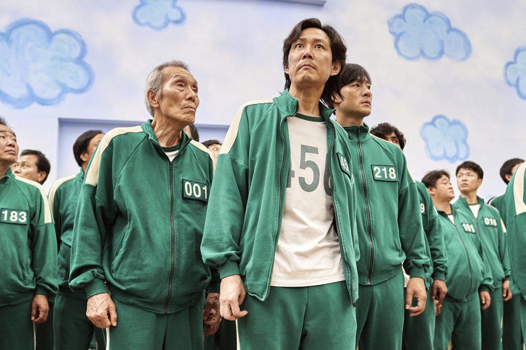 吳永洙（左）在《魷魚遊戲》中飾演「001號吳一男」。圖／擷自Netflix