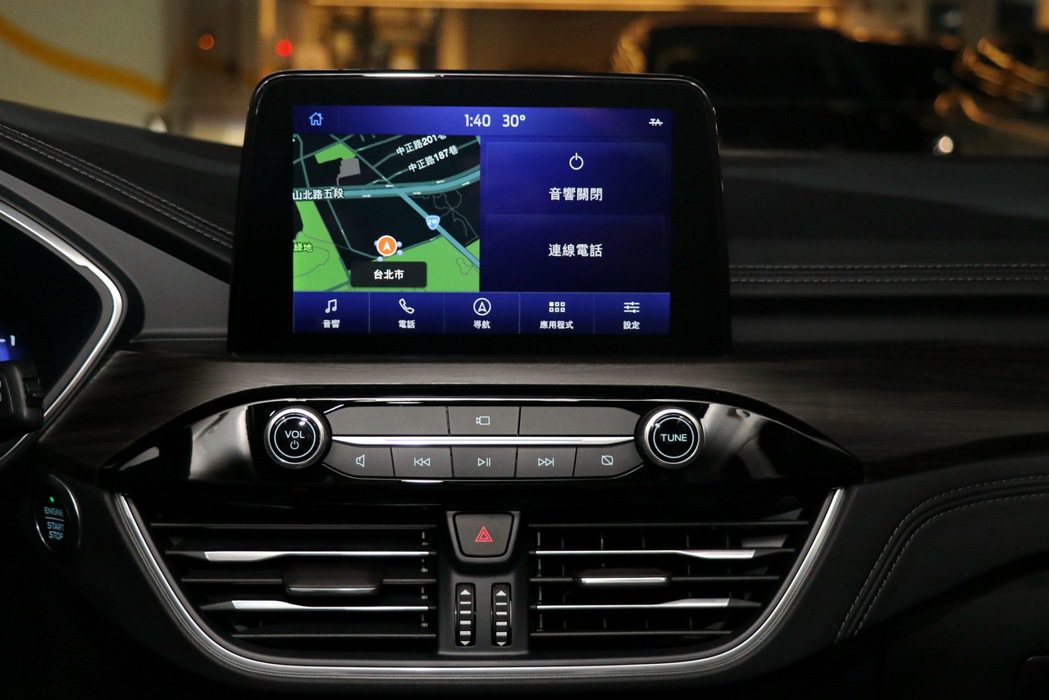 8吋懸浮式LCD觸控螢幕搭配SYNC 3娛樂通訊整合系統。 記者陳威任／攝影