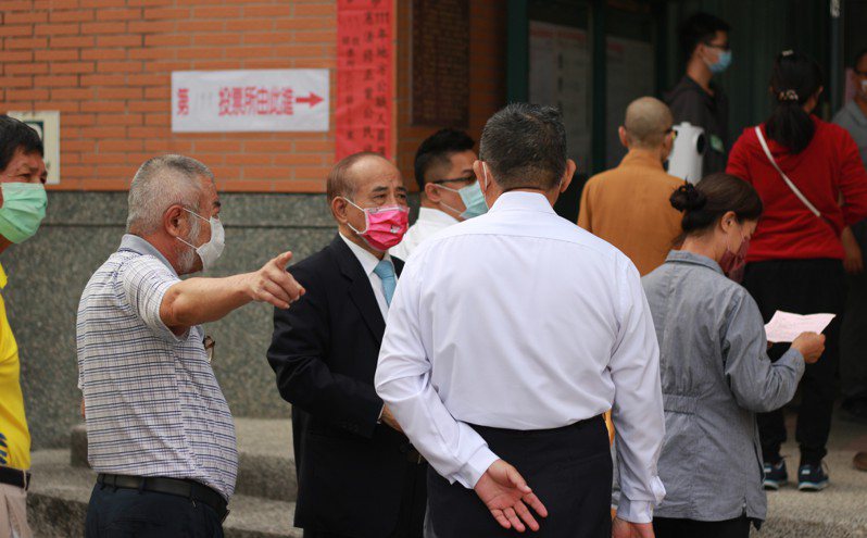 立法院前院長王金平一早到路竹區一甲國小投票。記者陳弘逸／攝影