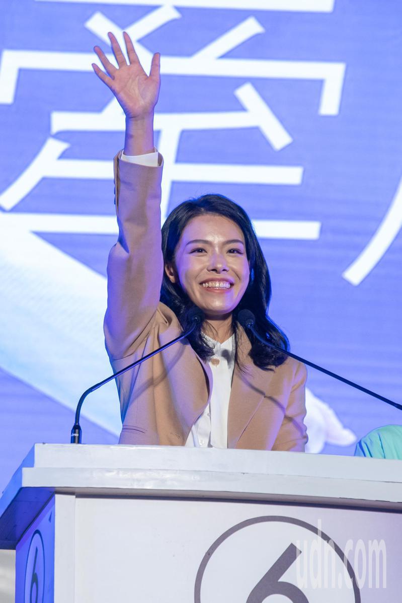 民眾黨新竹市長候選人高虹安今天宣布當選，她表示這是民主的勝利，也是新竹的勝利。記者季相儒／攝影