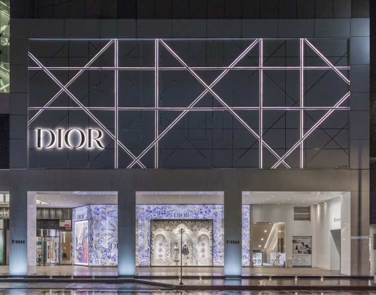Dior於台北微風廣場的耶誕佳節主題櫥窗。圖／Dior提供
