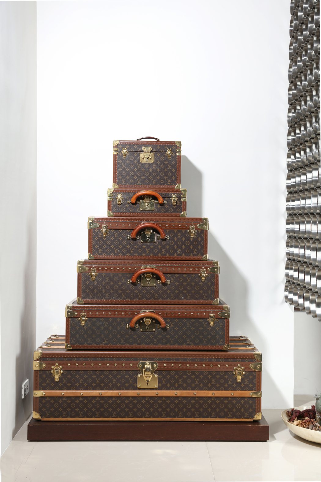 罕見Louis Vuitton行李箱6件一組，包括BOITE PHARMACIE...