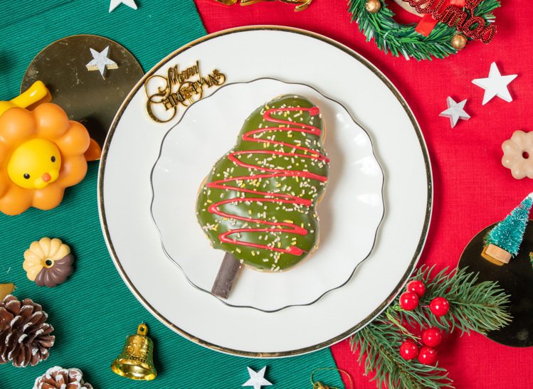 12月9日開賣的「耶誕樹」造型甜甜圈，每顆55元。圖／Mister Donut提...