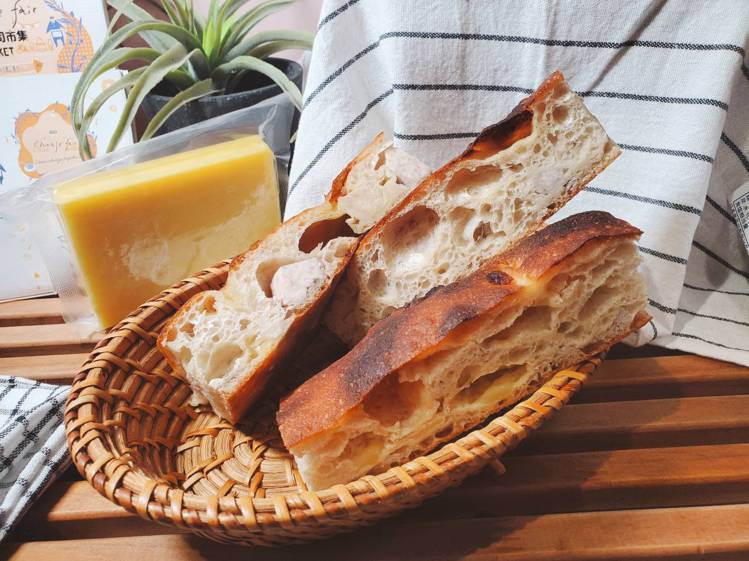 麵包林里所設計的「芋頭起司佛卡夏」，每份75元。記者陳睿中／攝影