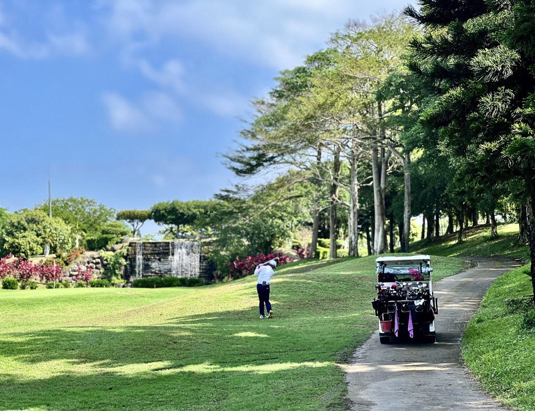 寶山高爾夫球場景色相當漂亮，打球心曠神怡。 陳志光／攝影