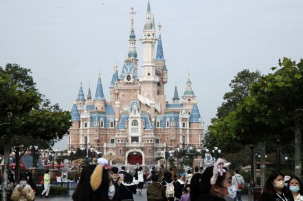 恢復營運四天後，上海迪士尼樂園11月29日又宣布閉園。圖為11月25日上海迪士尼度假區恢復營運場景。（中新社）