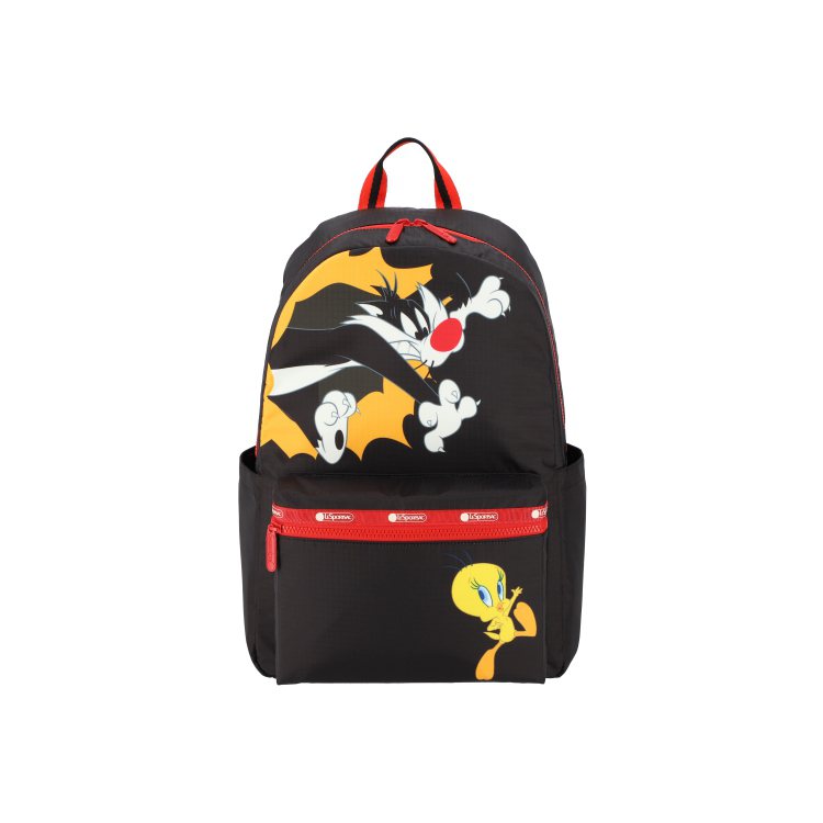 LeSportsac x Looney Tunes聯名系列爆破遊戲印花卡森後背包傻大貓與崔弟款，7,800元。圖／藍鐘提供