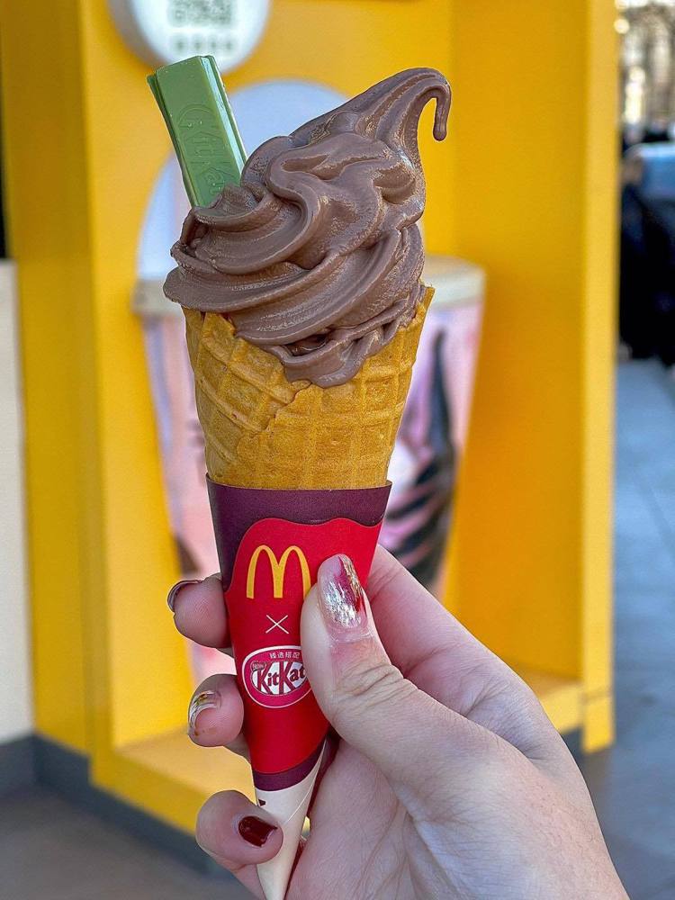 中國麥當勞12月新品「奇巧巧克力風味霜淇淋華夫筒」。圖／小紅書@梁二喜授權