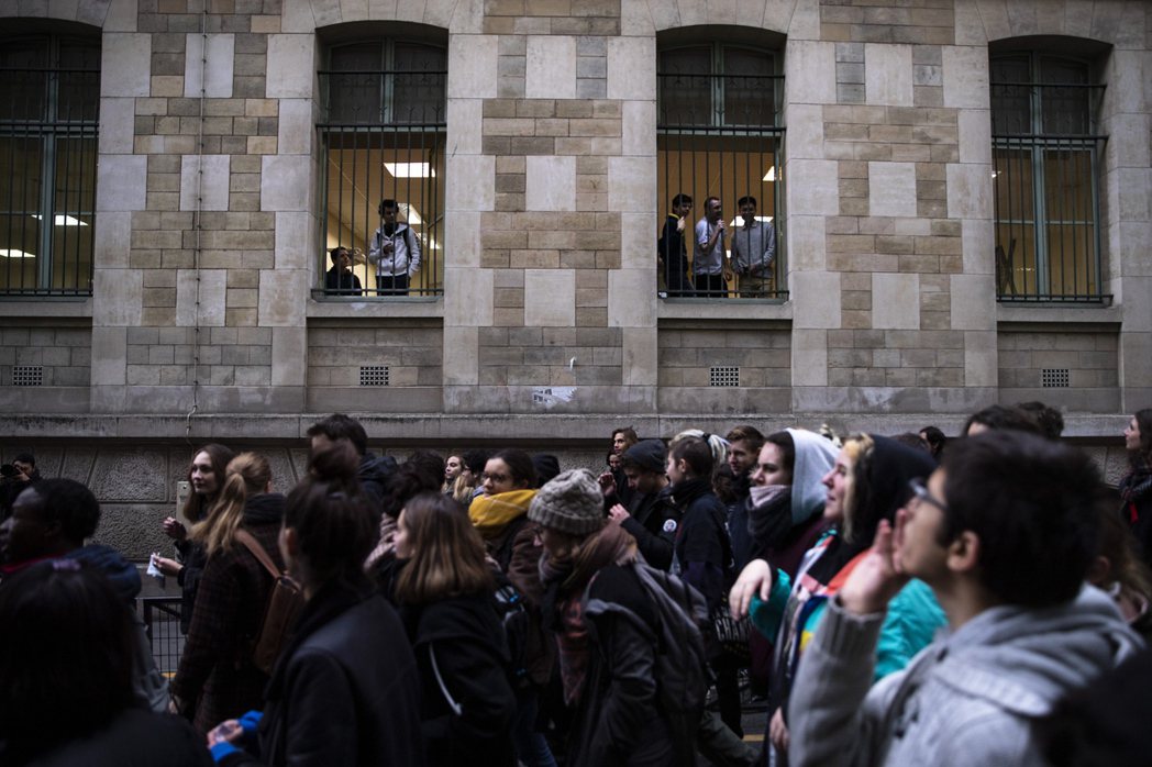 法國通膨嚴重，嚴重衝擊學生基本生活水平及住宿條件。 圖／歐新社　　