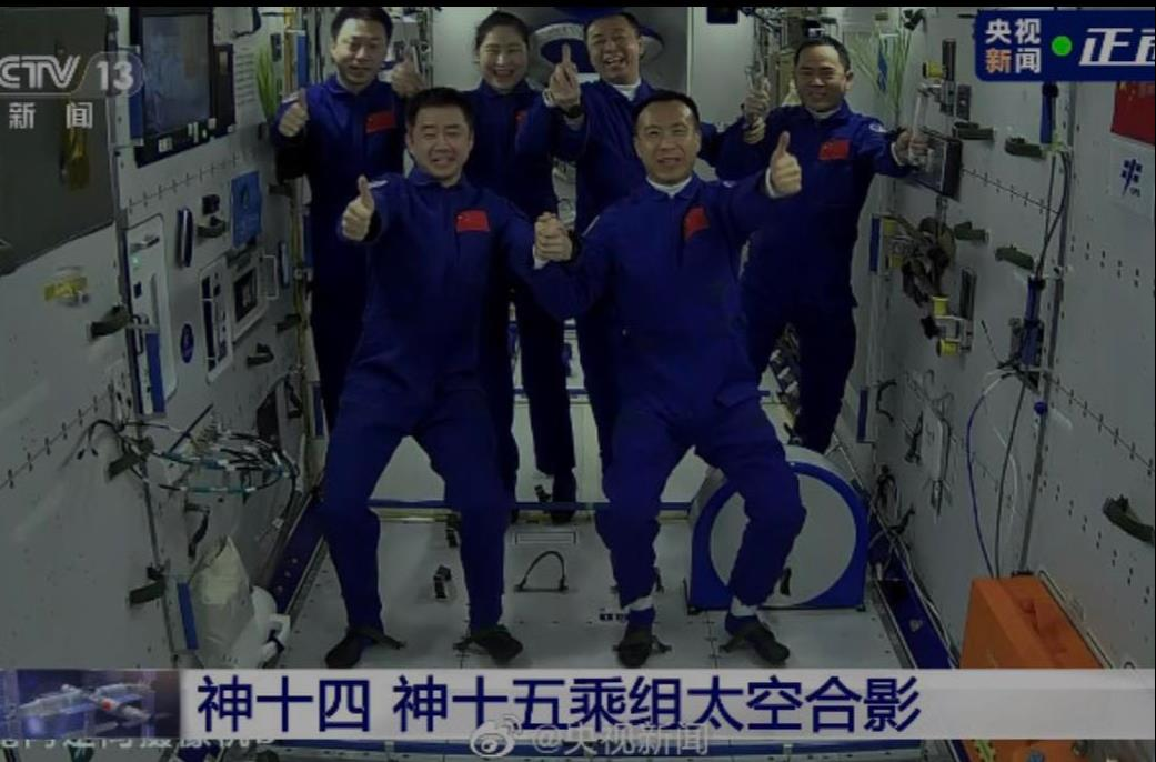 大陸六名太空人30日早晨在大陸的太空站完成歷史上的首次「太空會師」。（央視新聞截...