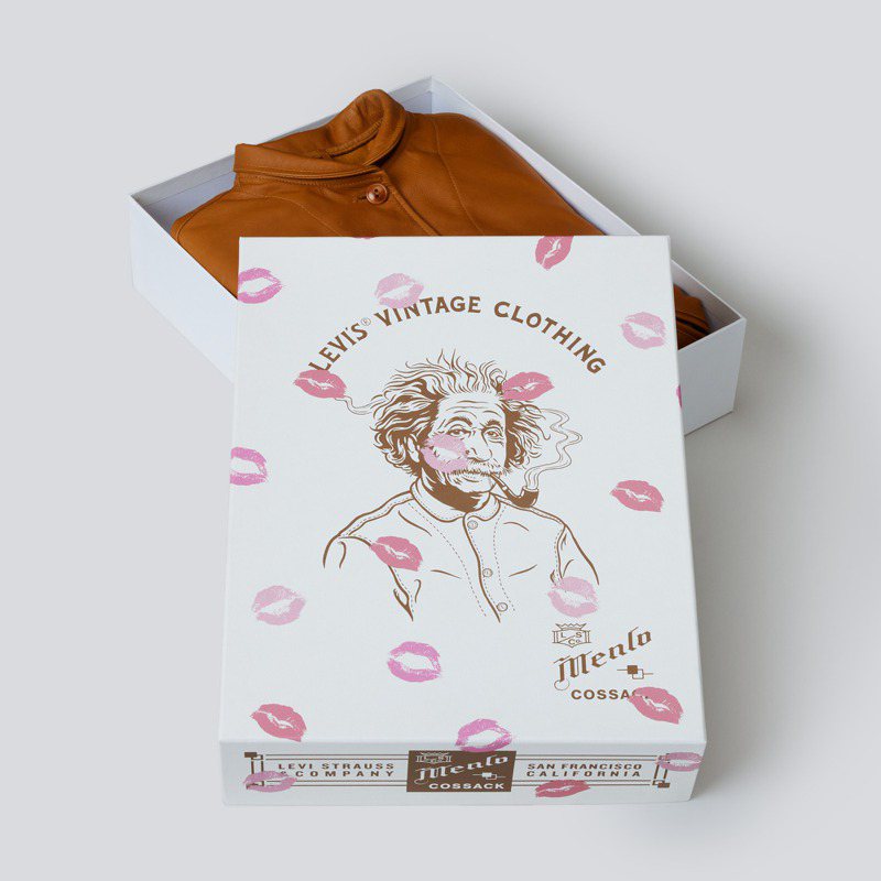 Levi's Vintage Clothing愛因斯坦皮夾克浪漫原裝組，包裝也採用2018年首次復刻版的專屬外盒，並以各種層次的粉紅唇印點綴。圖／Levi's提供