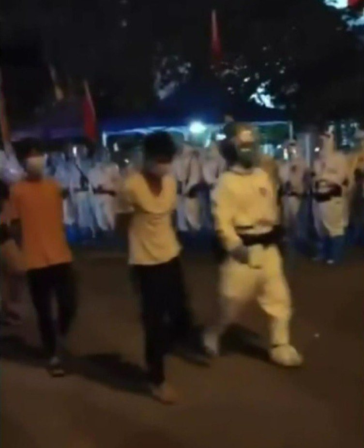 廣州29日深夜再爆發抗爭行動，多人被捕被警方帶走。（推特）