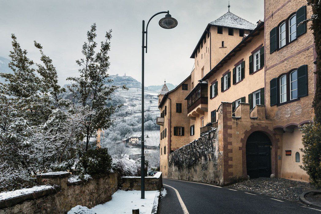 義大利「波扎諾」是著名的滑雪度假區，並保有許多中世紀城堡和哥德式大教堂。Book...
